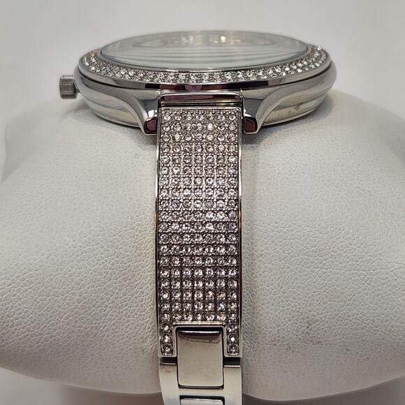 Michael Kors Slim Runway Crystal Pave Ladies Watch MK3250 Silver Tone Works - Picture 4 of 10